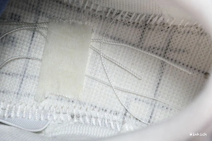 “UNC” RETRO JORDAN CT8532-104 3 AIR WHITE 0830